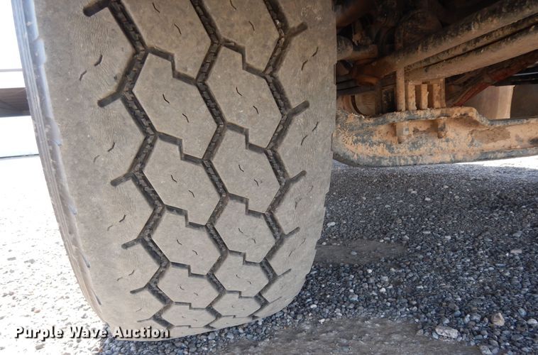 image for item DJ7491 2014 Peterbilt 365  crane truck