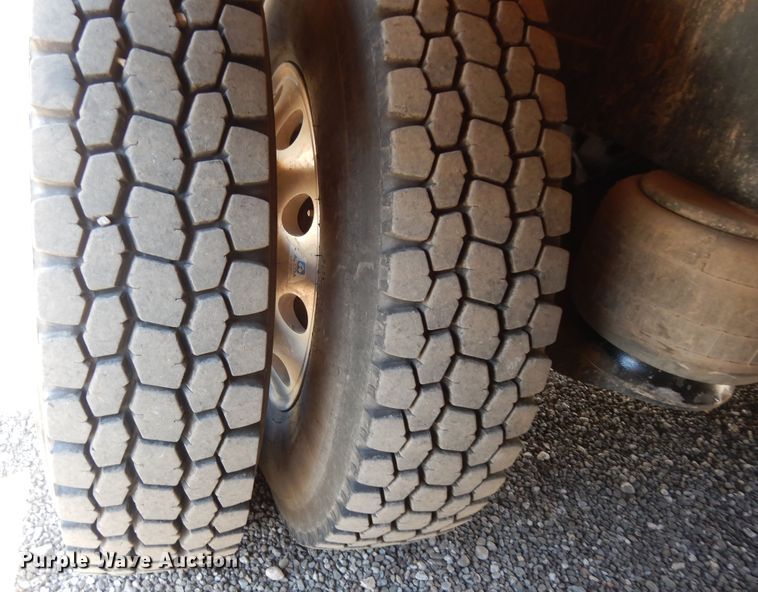 image for item DJ7491 2014 Peterbilt 365  crane truck