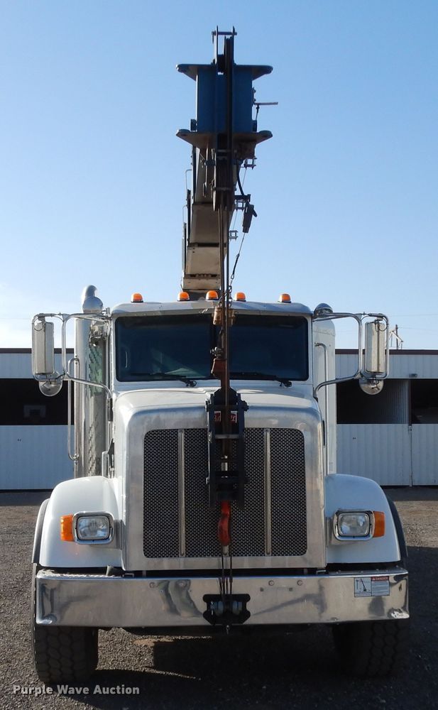 image for item DJ7492 2016 Peterbilt 365  crane truck