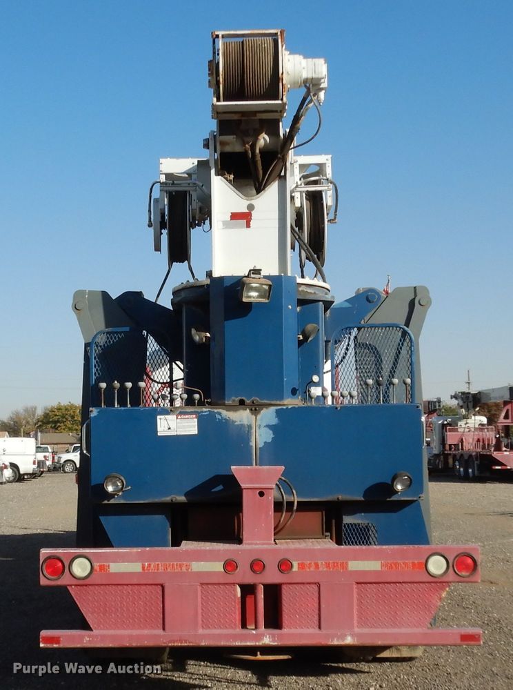 image for item DJ7492 2016 Peterbilt 365  crane truck