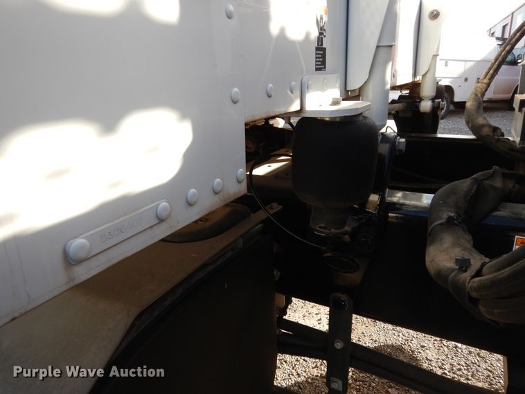 image for item DJ7492 2016 Peterbilt 365  crane truck