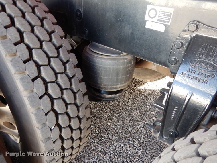 image for item DJ7492 2016 Peterbilt 365  crane truck