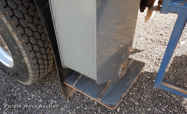 image for item DJ7492 2016 Peterbilt 365  crane truck