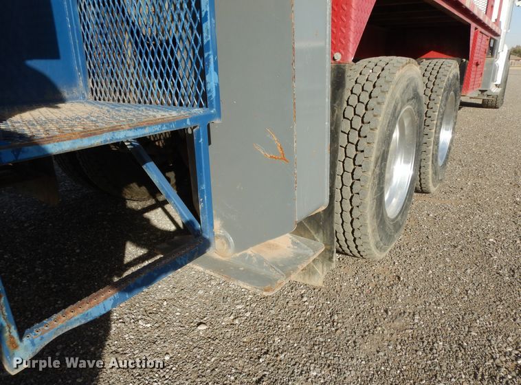 image for item DJ7492 2016 Peterbilt 365  crane truck