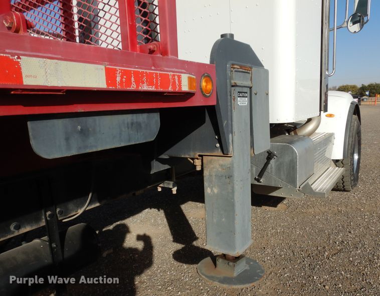 image for item DJ7492 2016 Peterbilt 365  crane truck