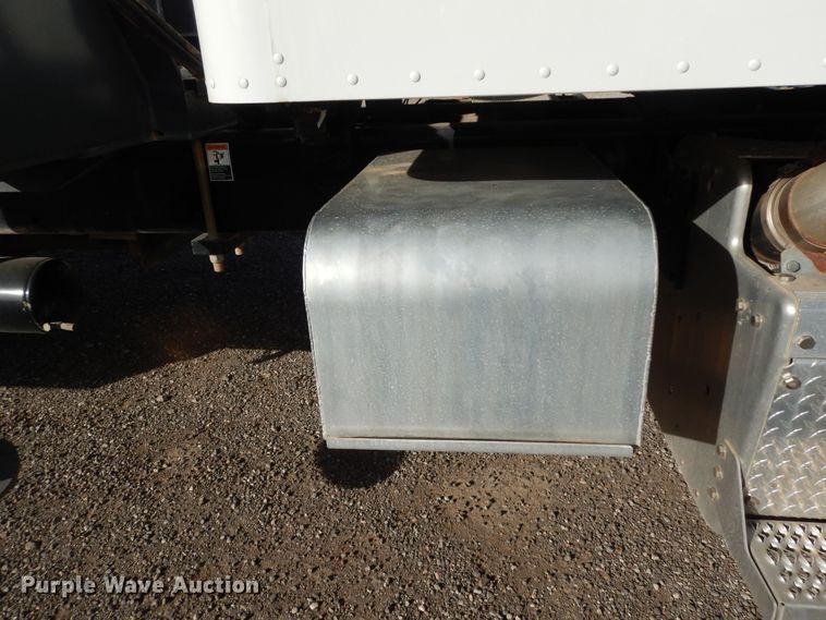 image for item DJ7492 2016 Peterbilt 365  crane truck