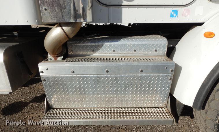 image for item DJ7492 2016 Peterbilt 365  crane truck