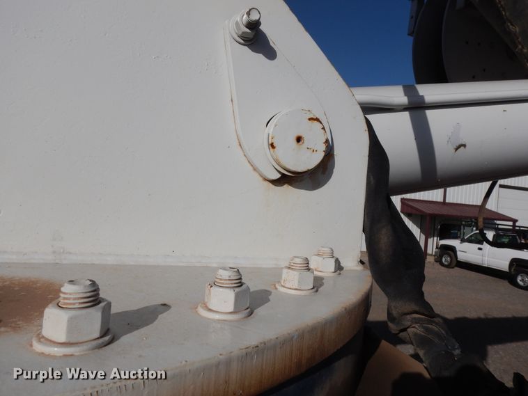 image for item DJ7492 2016 Peterbilt 365  crane truck