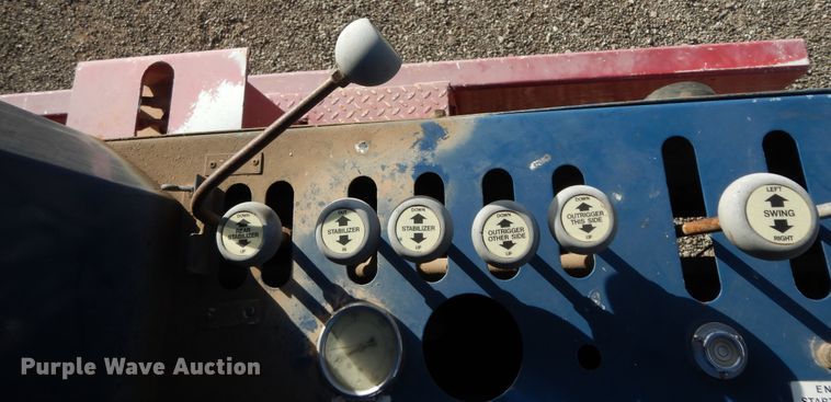 image for item DJ7492 2016 Peterbilt 365  crane truck