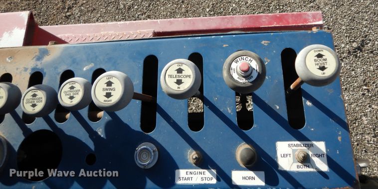 image for item DJ7492 2016 Peterbilt 365  crane truck