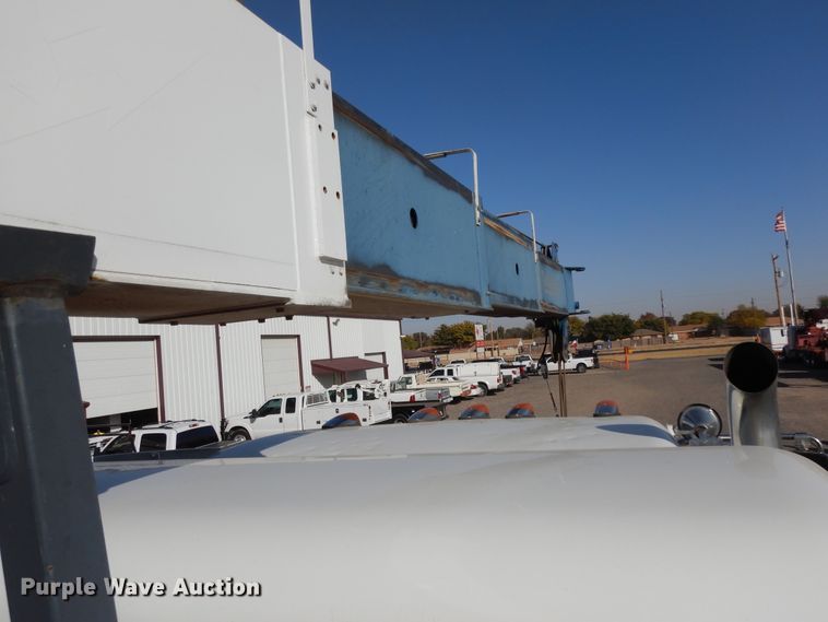 image for item DJ7492 2016 Peterbilt 365  crane truck