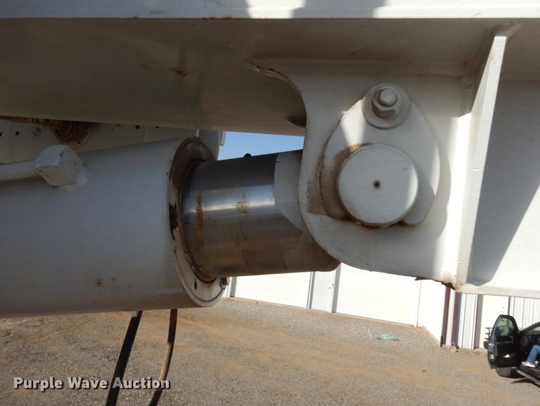 image for item DJ7492 2016 Peterbilt 365  crane truck