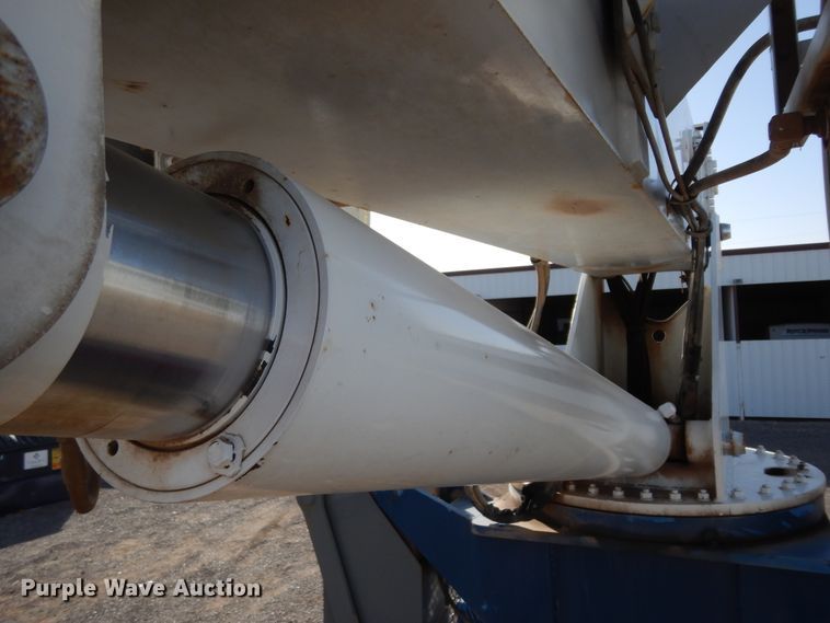 image for item DJ7492 2016 Peterbilt 365  crane truck