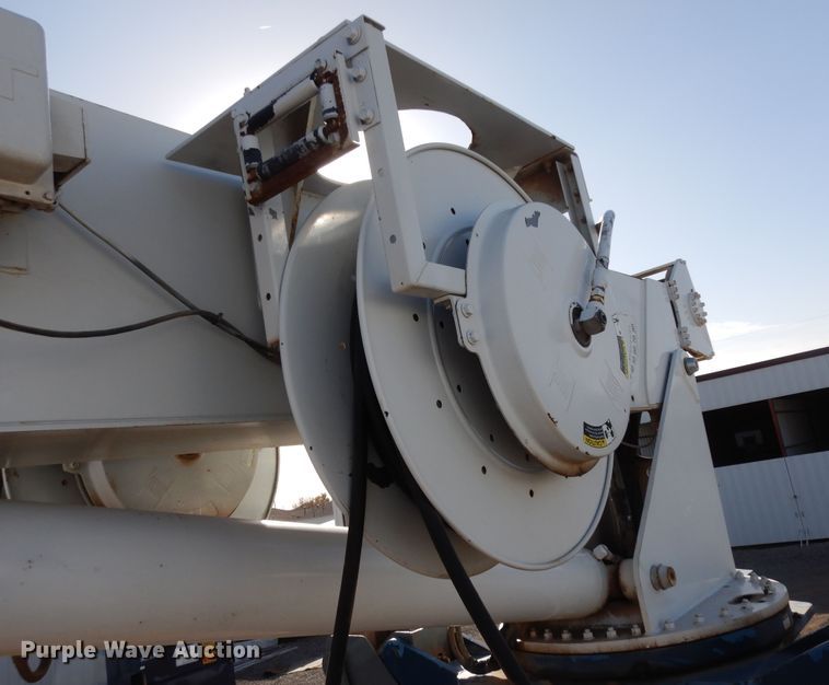 image for item DJ7492 2016 Peterbilt 365  crane truck