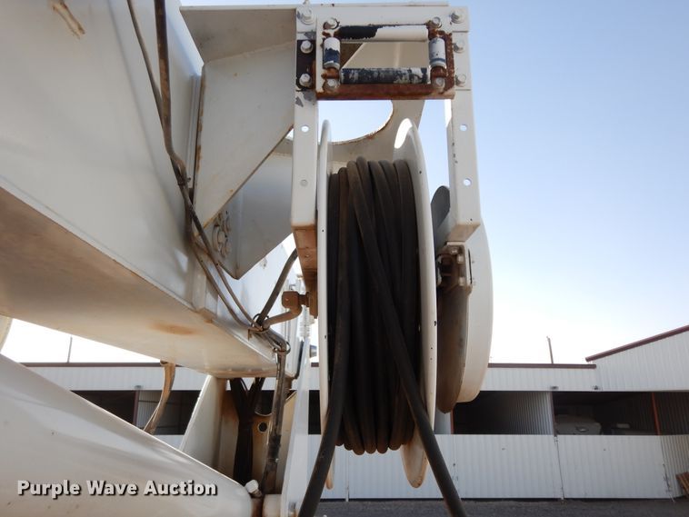 image for item DJ7492 2016 Peterbilt 365  crane truck