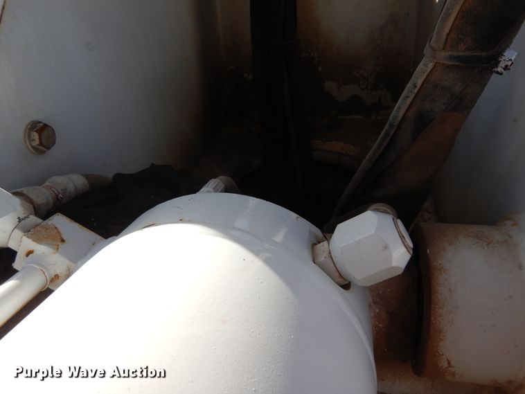 image for item DJ7492 2016 Peterbilt 365  crane truck