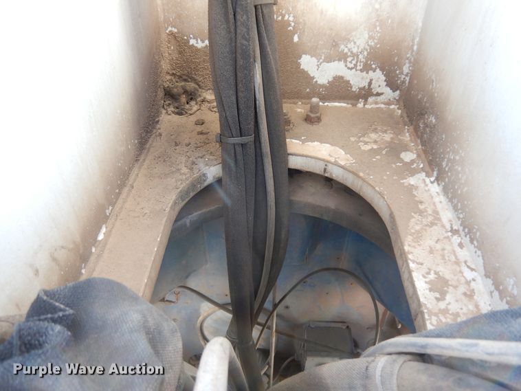 image for item DJ7492 2016 Peterbilt 365  crane truck