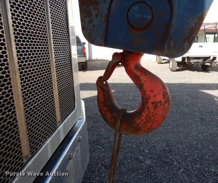 image for item DJ7492 2016 Peterbilt 365  crane truck