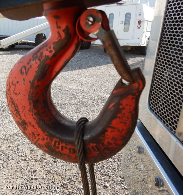 image for item DJ7492 2016 Peterbilt 365  crane truck