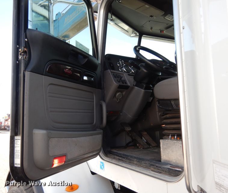 image for item DJ7492 2016 Peterbilt 365  crane truck