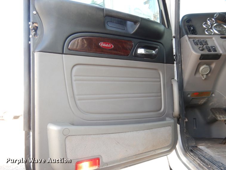 image for item DJ7492 2016 Peterbilt 365  crane truck