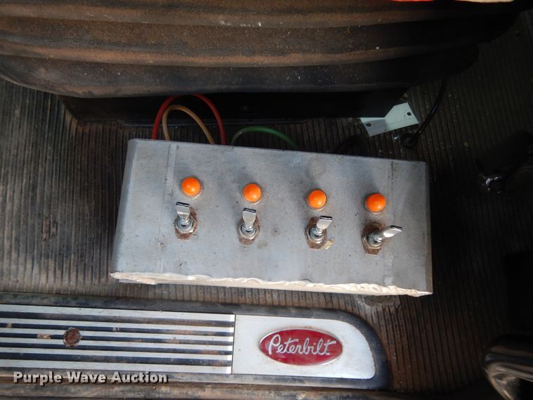 image for item DJ7492 2016 Peterbilt 365  crane truck