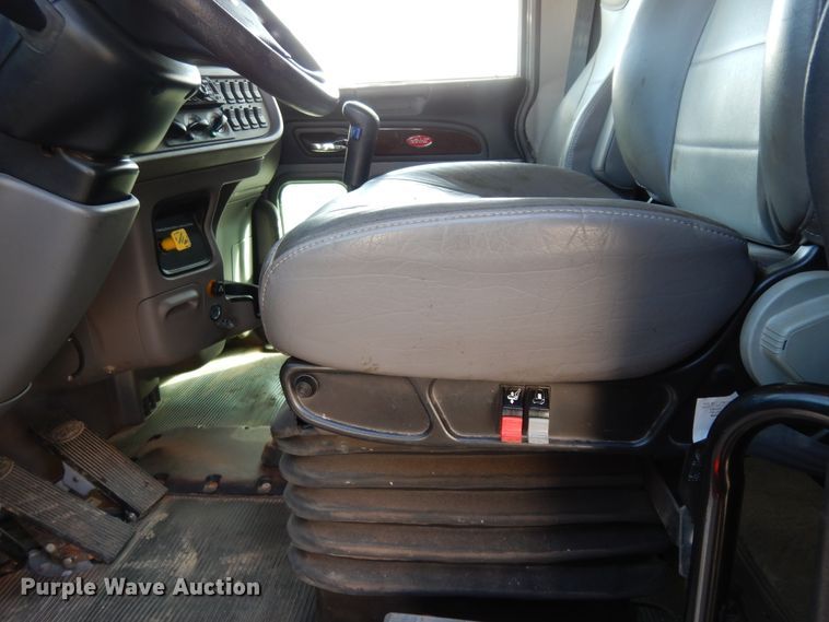 image for item DJ7492 2016 Peterbilt 365  crane truck