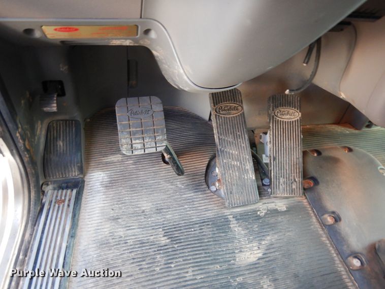 image for item DJ7492 2016 Peterbilt 365  crane truck