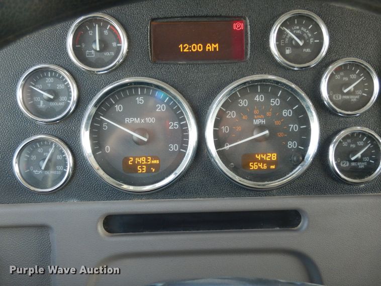 image for item DJ7492 2016 Peterbilt 365  crane truck