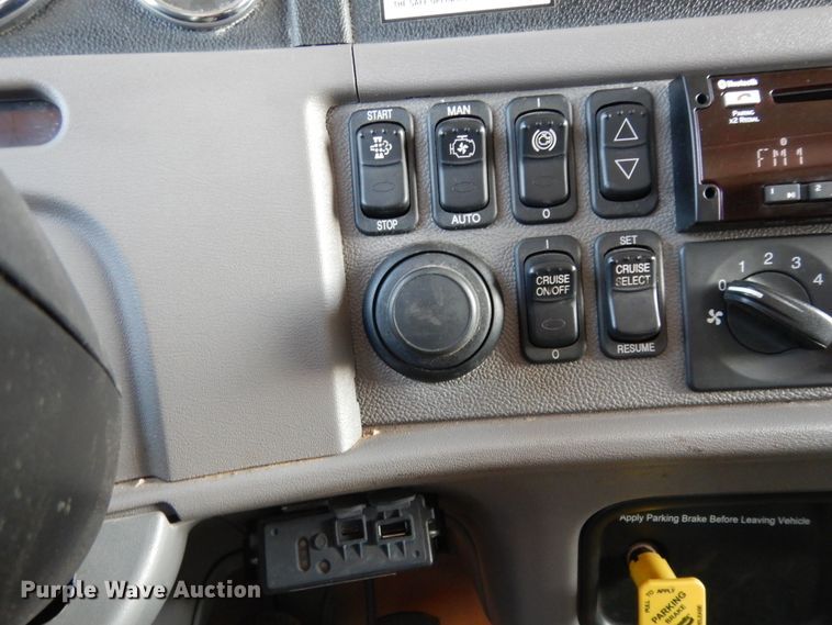 image for item DJ7492 2016 Peterbilt 365  crane truck