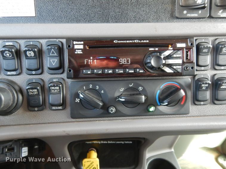 image for item DJ7492 2016 Peterbilt 365  crane truck