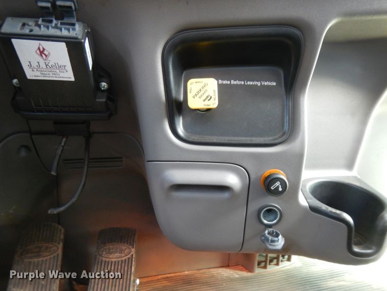 image for item DJ7492 2016 Peterbilt 365  crane truck