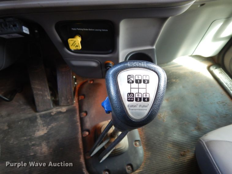 image for item DJ7492 2016 Peterbilt 365  crane truck