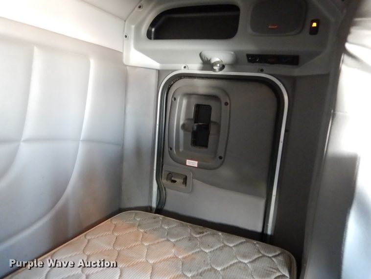 image for item DJ7492 2016 Peterbilt 365  crane truck