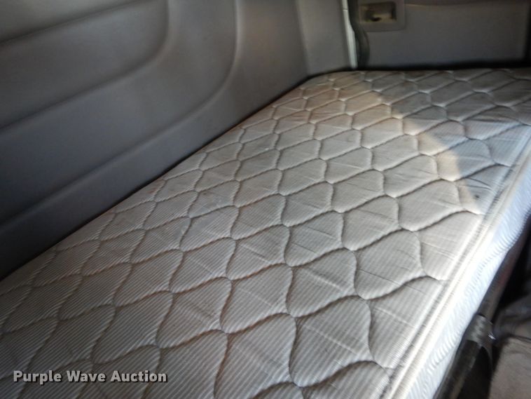 image for item DJ7492 2016 Peterbilt 365  crane truck