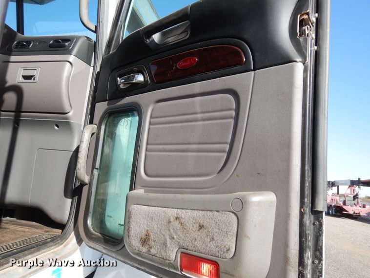 image for item DJ7492 2016 Peterbilt 365  crane truck