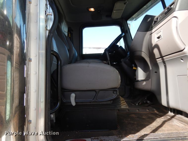 image for item DJ7492 2016 Peterbilt 365  crane truck