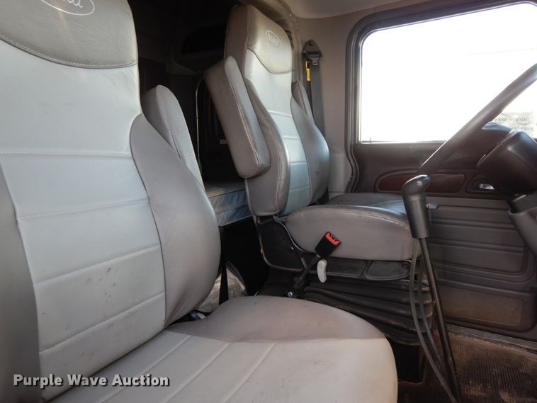 image for item DJ7492 2016 Peterbilt 365  crane truck