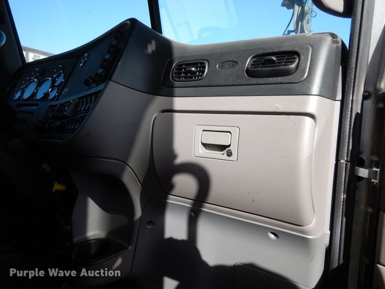 image for item DJ7492 2016 Peterbilt 365  crane truck