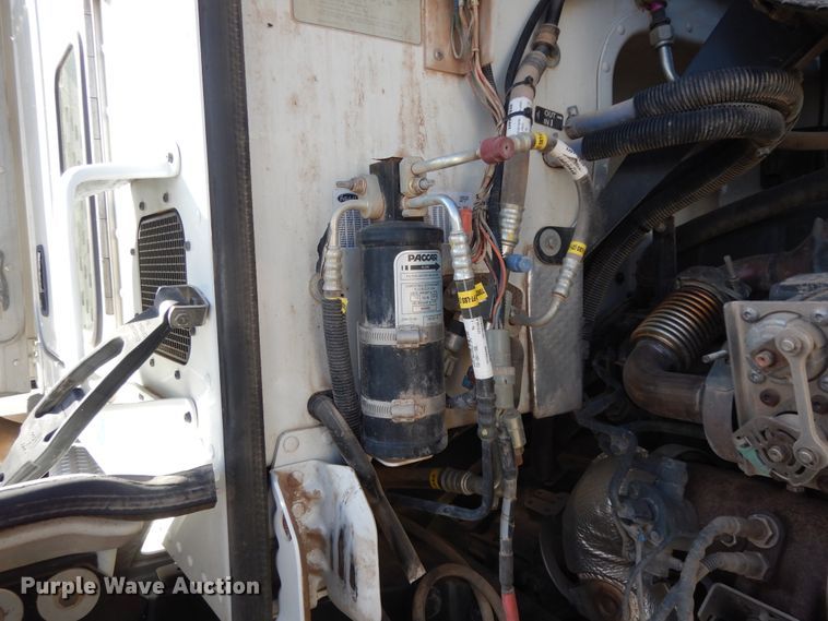 image for item DJ7492 2016 Peterbilt 365  crane truck