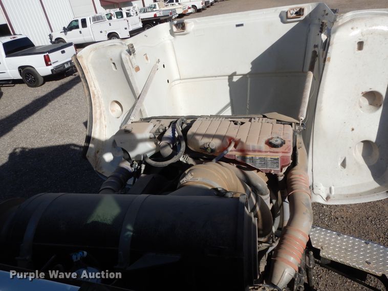 image for item DJ7492 2016 Peterbilt 365  crane truck