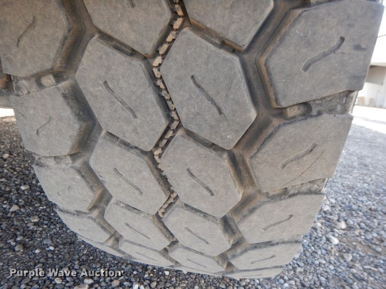 image for item DJ7492 2016 Peterbilt 365  crane truck