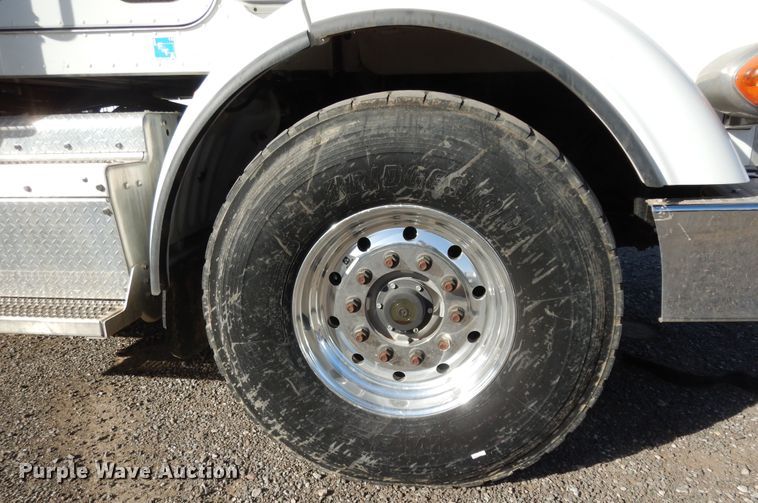 image for item DJ7492 2016 Peterbilt 365  crane truck