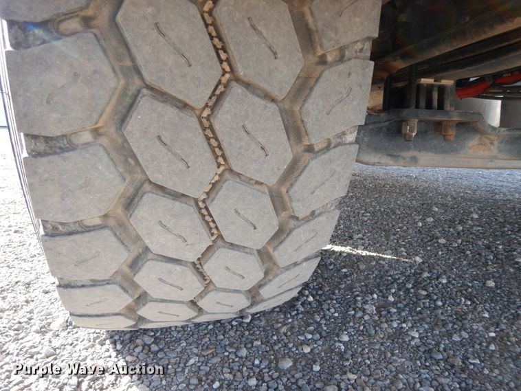 image for item DJ7492 2016 Peterbilt 365  crane truck