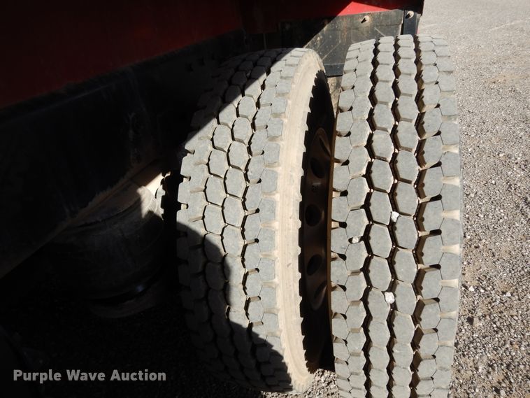 image for item DJ7492 2016 Peterbilt 365  crane truck