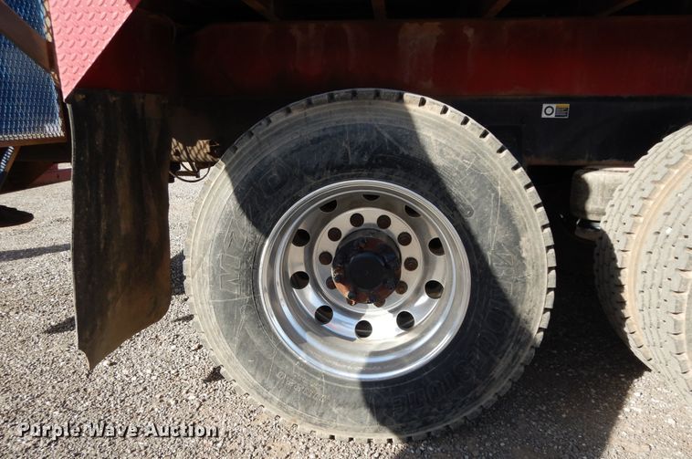 image for item DJ7492 2016 Peterbilt 365  crane truck