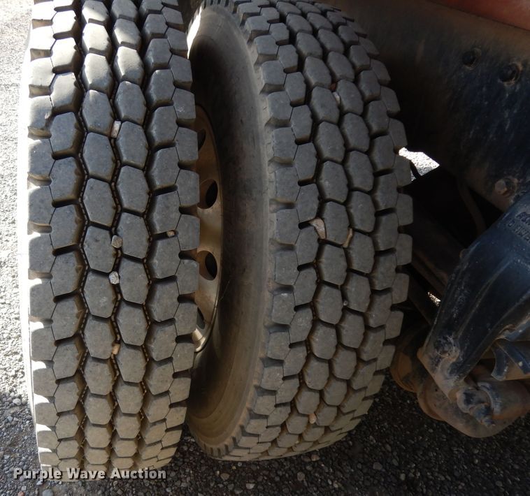 image for item DJ7492 2016 Peterbilt 365  crane truck