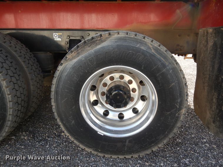 image for item DJ7492 2016 Peterbilt 365  crane truck