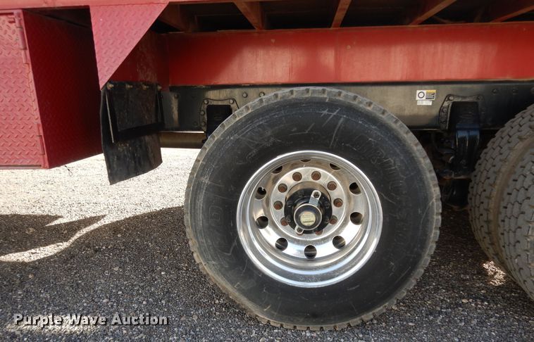 image for item DJ7492 2016 Peterbilt 365  crane truck