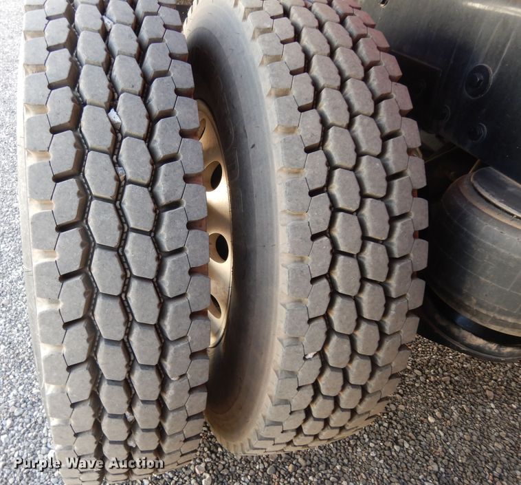 image for item DJ7492 2016 Peterbilt 365  crane truck